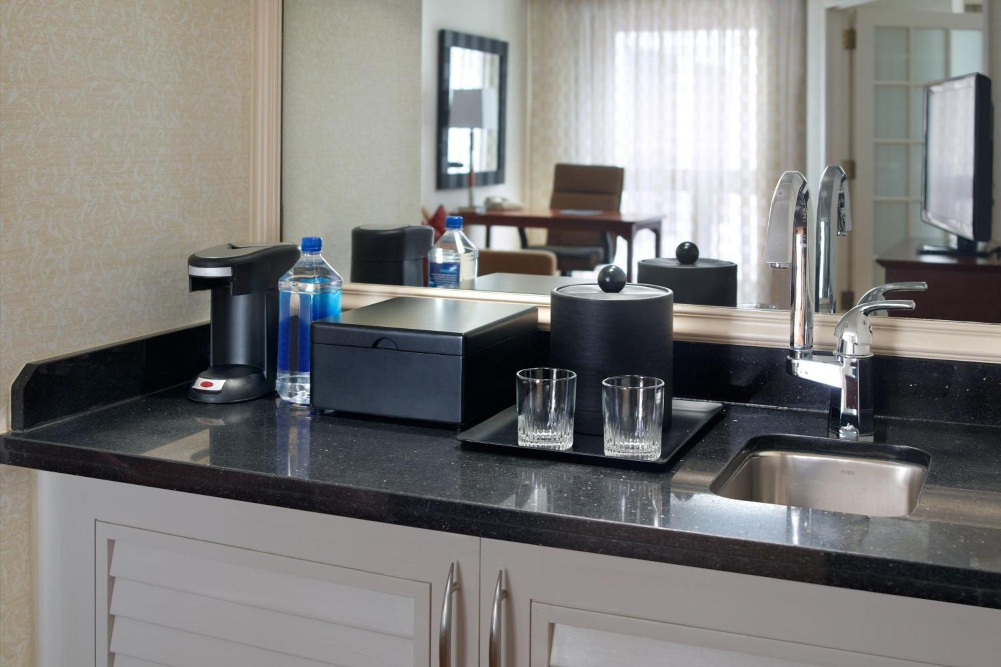 Atlanta Marriott Suites Midtown מראה חיצוני תמונה