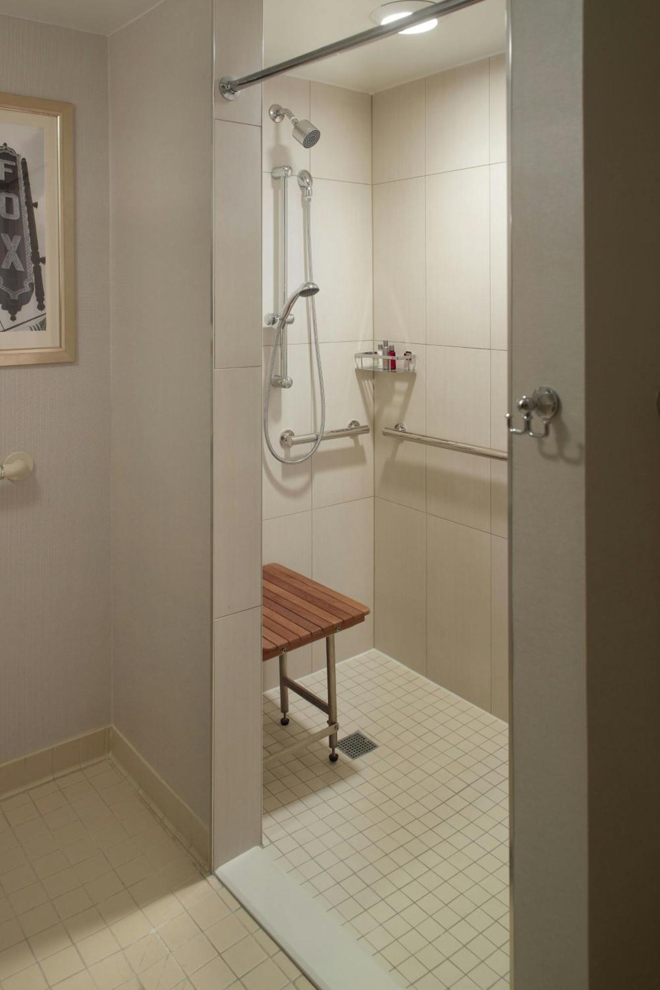 Atlanta Marriott Suites Midtown מראה חיצוני תמונה